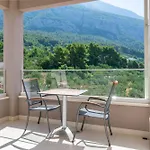 Family Ravlic With Swimming Pool Makarska