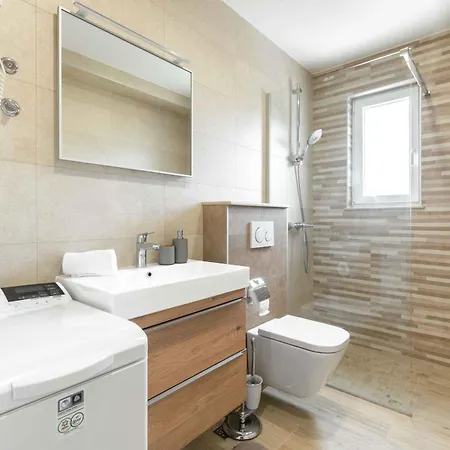 Apartman Family Ravlic With Swimming Pool *