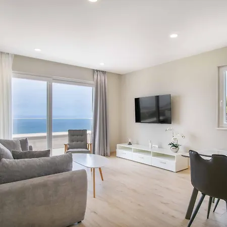 Apartment Family Ravlic - With Swimming Pool