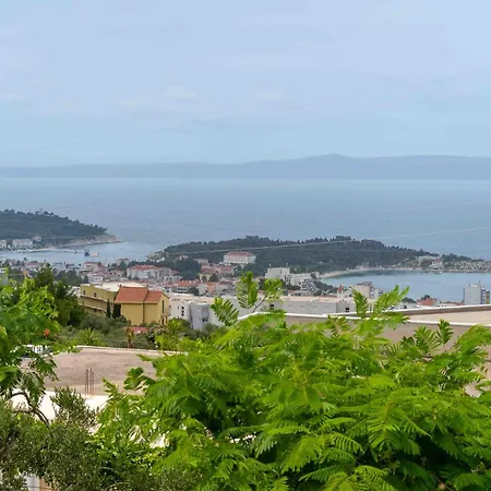 Family Ravlic - With Swimming Pool * Makarska