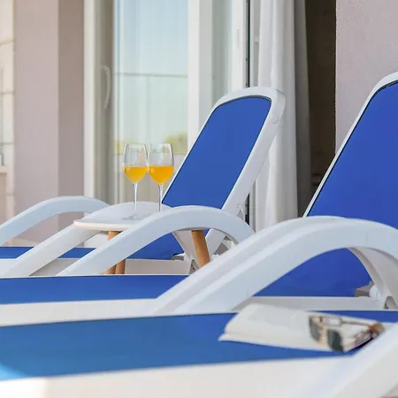 Apartment Family Ravlic - With Swimming Pool