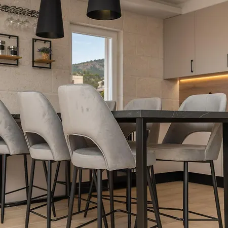 Family Ravlic - With Swimming Pool Apartment *