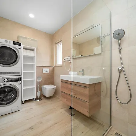 Apartman Family Ravlic With Swimming Pool