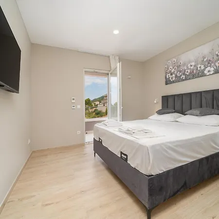 Apartment Family Ravlic - With Swimming Pool Makarska