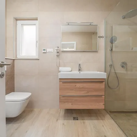 Apartman Family Ravlic With Swimming Pool