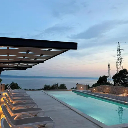 Apartman Family Ravlic With Swimming Pool